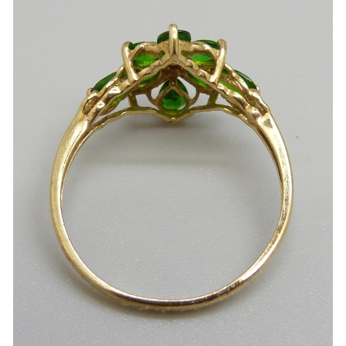 981 - A 9ct gold Russian diopside and diamond cluster ring, 1.9g, T