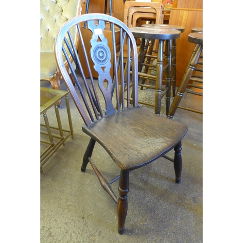 143 - A George III yew and elm Windsor chair