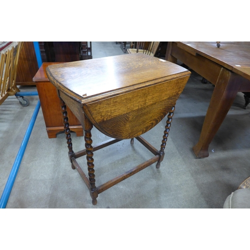 163 - An oak barleytwist drop leaf table