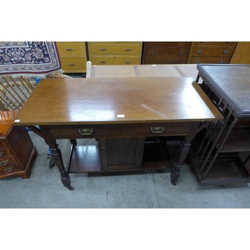 167 - An Edward VII mahogany washstand