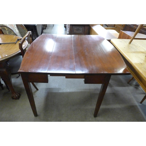 171 - A late 19th/early 20th Century American inlaid mahogany serving table/dining table