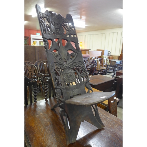 189 - An African carved hardwood birthing chair