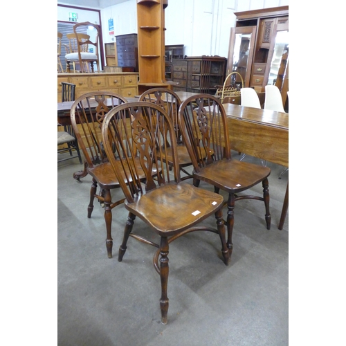 35 - A set ot four elm and beech wheelback kitchen chairs