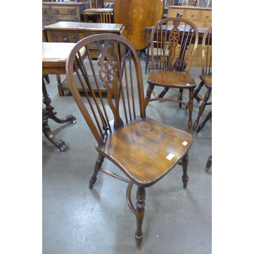 35 - A set ot four elm and beech wheelback kitchen chairs