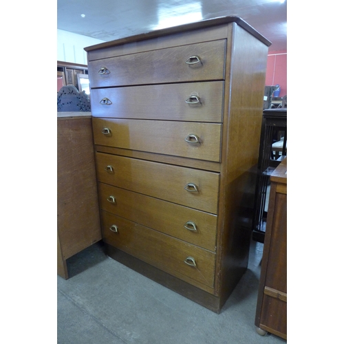 86 - A Lebus oak chest of drawers