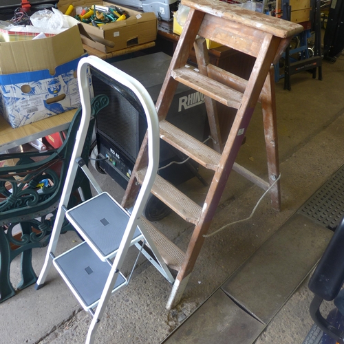 2050a - Wood step ladder and Durabest UK 2 step steel ladder