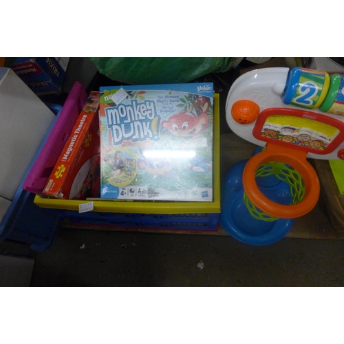 2127a - Approx 50 children's games, toys, jigsaws etc