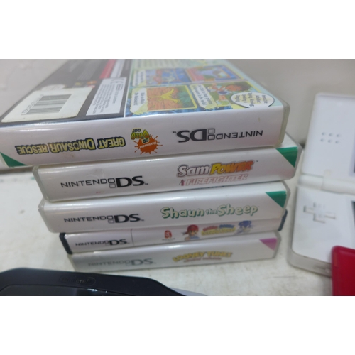 2171 - Hand held gaming job lot - 4 DS lite consoles, PSP and  Gameboy advance consoles with games mostly P... 