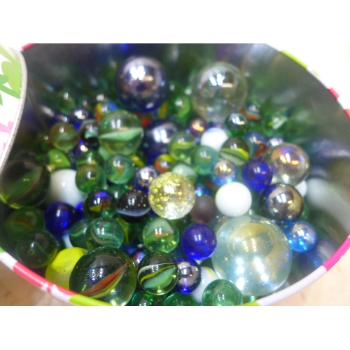 2172a - Tub of marbles