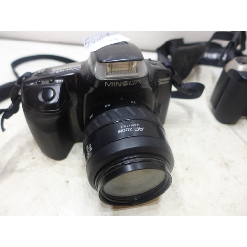 2186 - 35mm SLR camera job lot: Minolta Dynax 300si with 35-70 AF zoom lens and Dynax 500si with 28-80 AF z... 