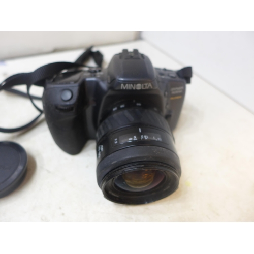 2186 - 35mm SLR camera job lot: Minolta Dynax 300si with 35-70 AF zoom lens and Dynax 500si with 28-80 AF z... 