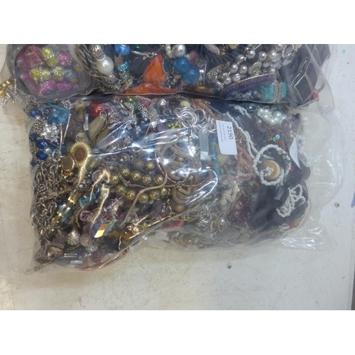 2190 - Approx 8-10kg of costume jewellery