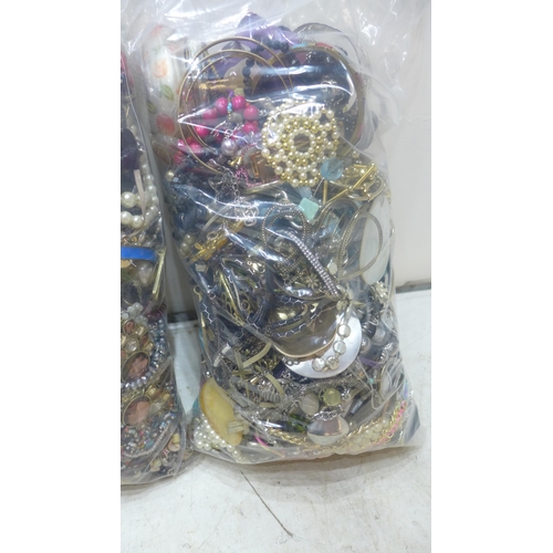 2191 - Approx 8-10kg of costume jewellery