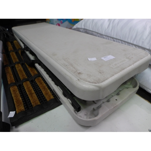 3077 - Primeur Coir Rod Mat and 6Ft Folding Bench (262-441,460)  * This lot is subject to vat