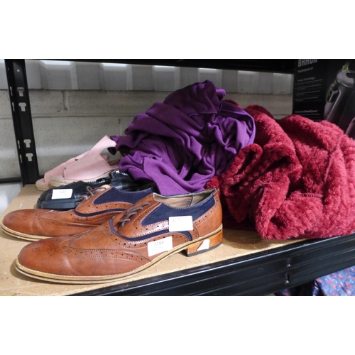 3170 - Pair of Pink open toe ladies shoes (no size),a Red fleeced dressing gown (XL), a Purple hooded dress... 