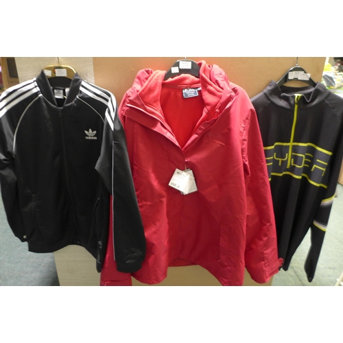 3190 - Mountain Warehouse Fell women's 3 in 1 red coat (UK Size 20) RRP £69.99, men's Spyder black half-zip... 