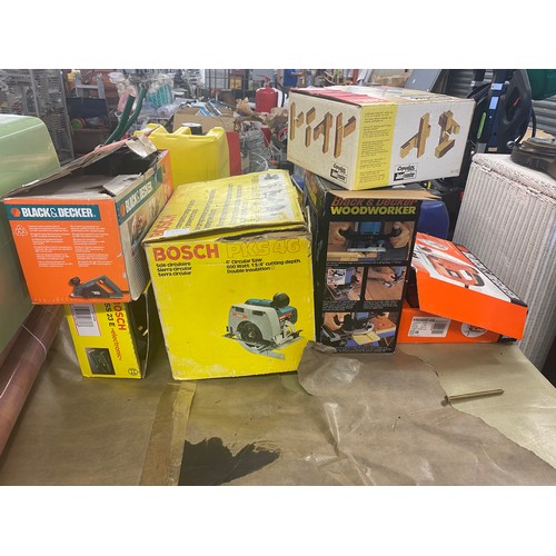 2032 - Power tool job lot: Bosch circular saw, electric plane, drill and router