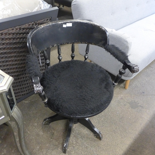 1418 - A buffalo swivel chair