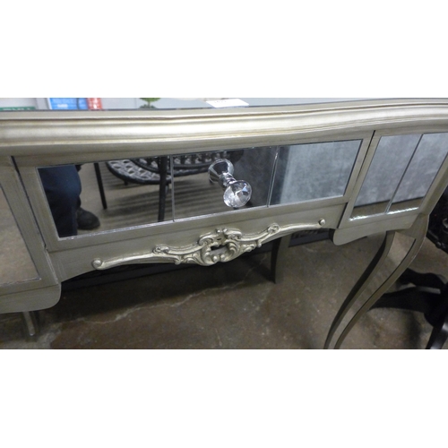 1419 - A silver mirrored dressing/console table