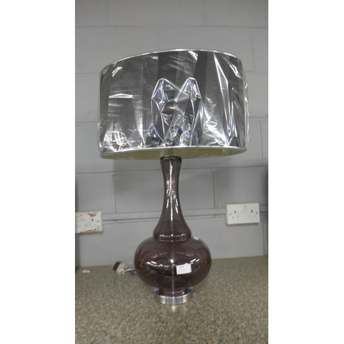 1434 - A glass table lamp