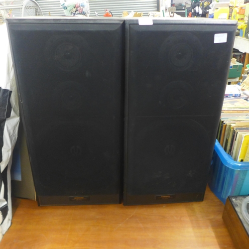 2201 - Pair of pioneer cs-7070 speakers