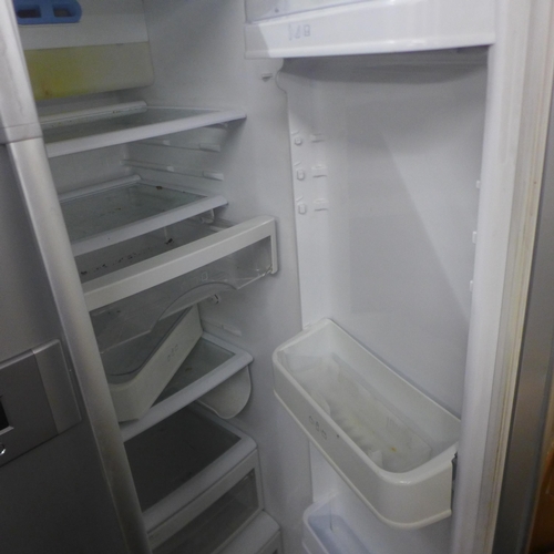 2205 - LG American style fridge freezer - W,  newly serviced