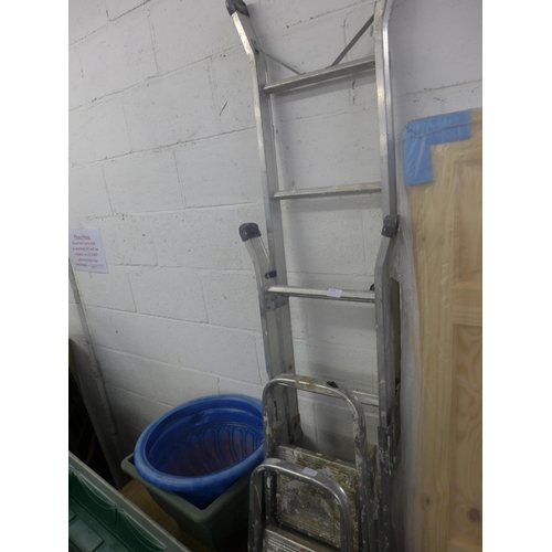 2290 - 3 metal step ladders