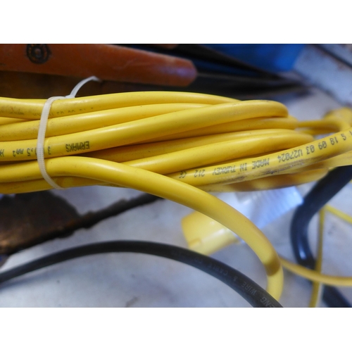 2035 - 11ov transformer and extension cable