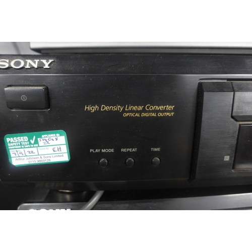 2211 - Sony Hifi system: Super Legato Amplifier, twin cassette deck TCWEA5, digital synthesizer, mini disc ... 