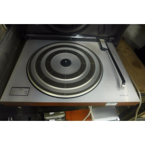 2217 - Bang + Olufsen Beogram 1500 turntable with stylus (MMC- 20s)