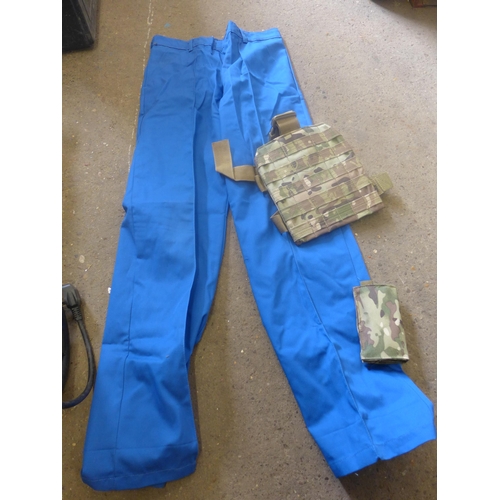 2059 - Box of workwear and camouflage items