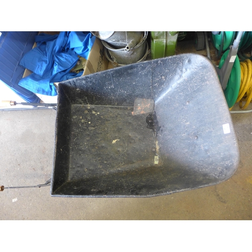 2059a - Heavy duty Builder's metal wheelbarrow