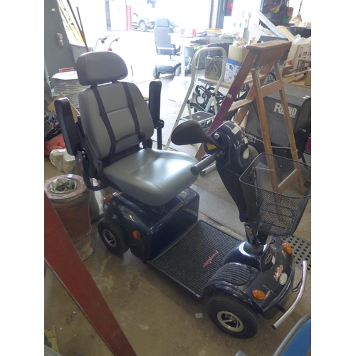 2079 - Freerider Mayfair mobility with charger and keys, driven into saleroom