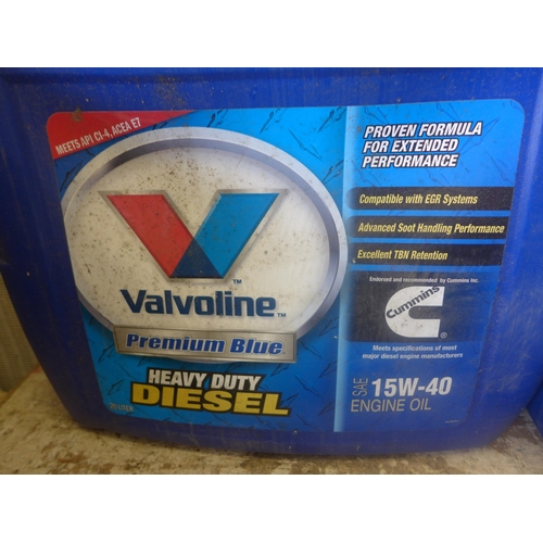 2086 - 2 x 20 litres of Valvoline 15w-40 heavy duty diesel engine oil