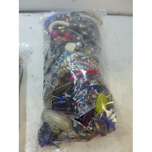 2188 - Approx 8-10kg of costume jewellery