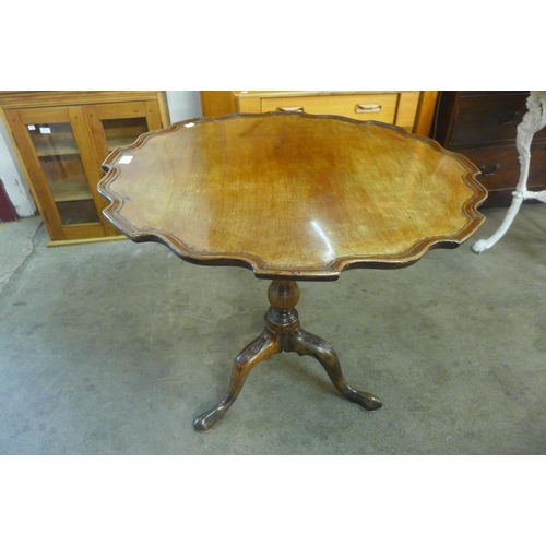 179 - A 19th Century Chippendale style mahogany birdcage action tilt-top tripod tea table