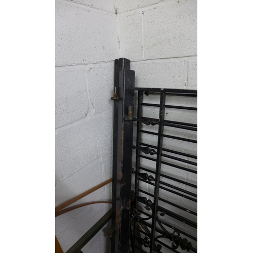 2341 - Cast iron metal driveway swing gates/approx 3m opening (4ft high with posts)