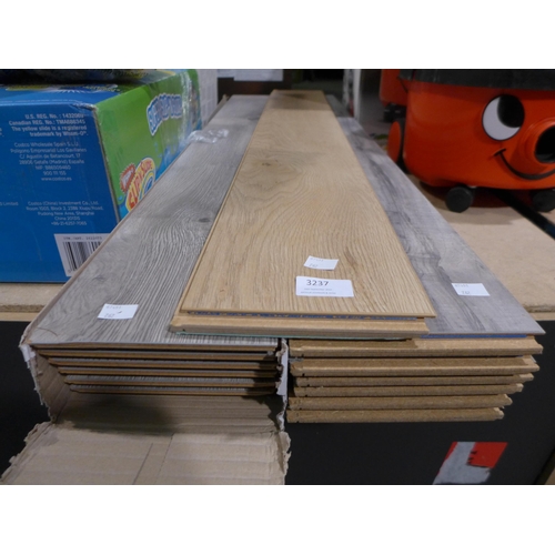 3176 - 2x Packs of mixed design laminate flooring (262-377,383)  * This lot is subject to vat