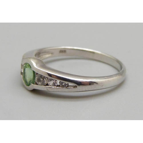 1005 - A 9ct gold, peridot and white stone ring, 2.8g, O