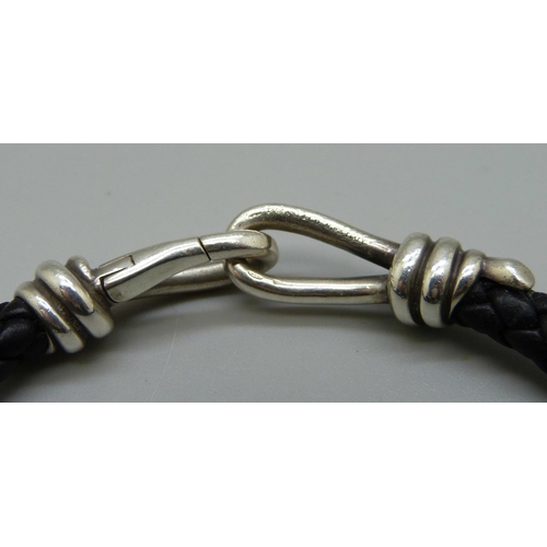 1013 - A Tiffany & Co. silver and leather unisex bracelet designed by Paloma Picasso, 18.5cm