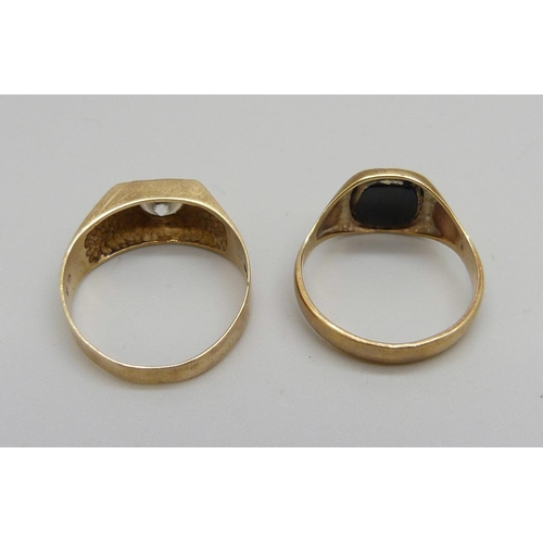 1016 - Two 9ct gold stone set rings, 6.2g, S and U