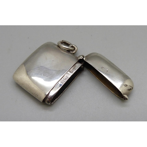 1054 - A silver vesta case, Birmingham 1907