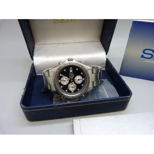 1075 - A Seiko chronograph wristwatch