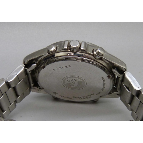 1075 - A Seiko chronograph wristwatch