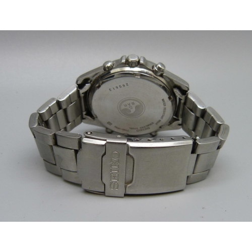 1075 - A Seiko chronograph wristwatch