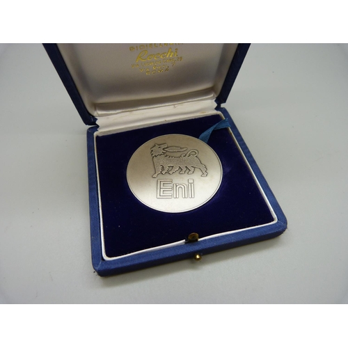 1081 - An Italian 925 silver medallion, in box, 44g