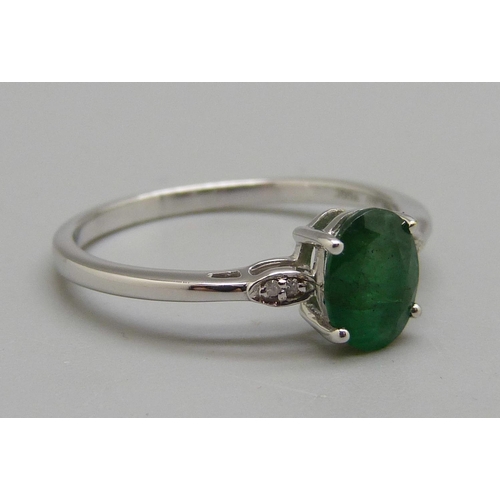 1087 - A 9ct gold, green apatite and white stone ring, 2.5g, U, with certificate