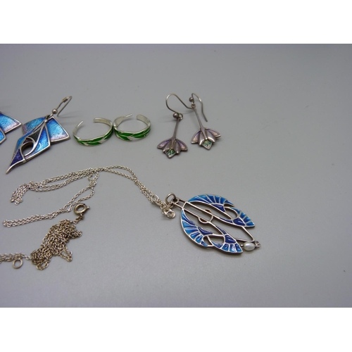 1092 - Silver and white metal and enamelled jewellery