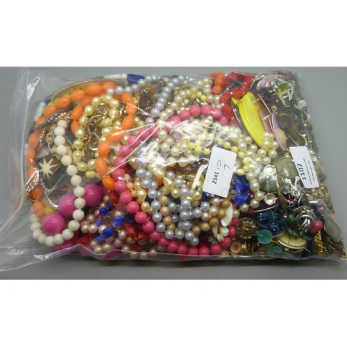 1107 - Beaded and other necklaces, etc.