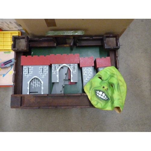 1152 - Two model forts and toy soldiers, (Britains and Airfix) **PLEASE NOTE THIS LOT IS NOT ELIGIBLE FOR P... 